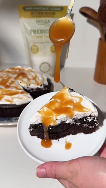 Still from Lys's chocolate cake video